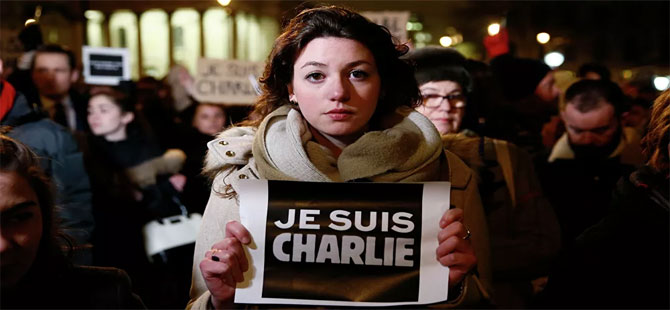 Charlie Hebdo, Hz. Muhammed karikatürlerini yeniden yayımlıyor