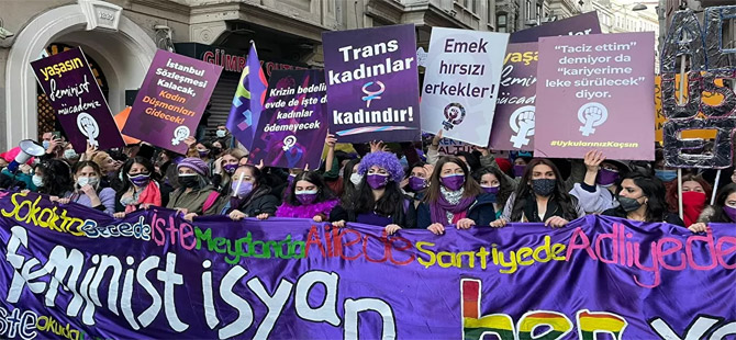 Kadınlar 8 Mart Feminist Gece Yürüyüşü’nde bir araya geldi