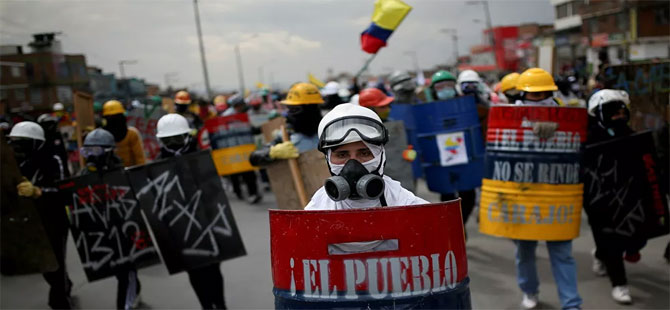 Kolombiya’da 1 ayını dolduran hükümet karşıtı protestolarda olaylar çıktı, 4 kişi yaşamını yitirdi