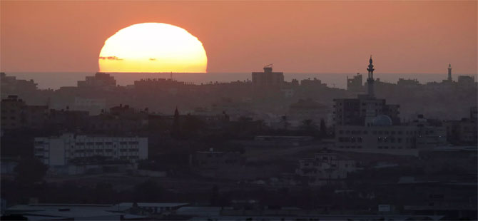 İsrail, Gazze’yi kuşattığını duyurdu
