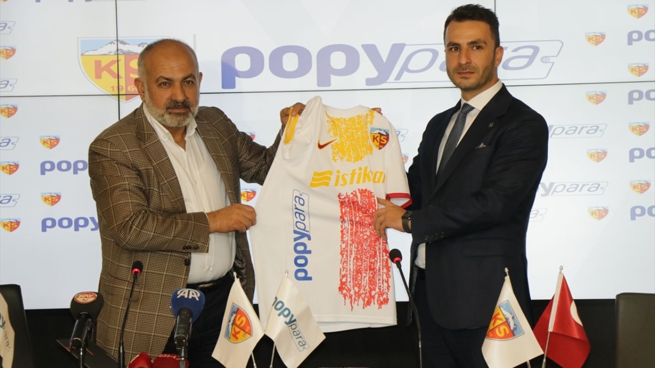 Popy Para Türk Futbolunun Yanında! Kayserispor’a sponsorluk anlaşması imzalandı