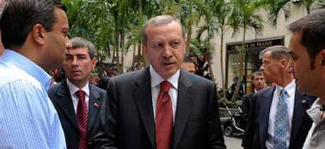 Erdoğan ve Obama'nın korumaları birbirine girdi