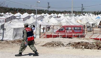 Suriyeli albayı çadırkentten kaçıracaklardı