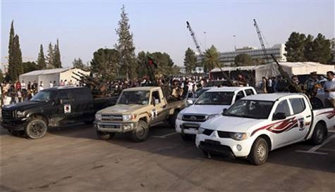 Libya'da militanlar havaalanı bastı