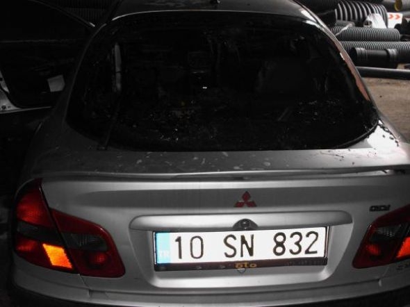 CHP'li başkanın aracı kundaklandı