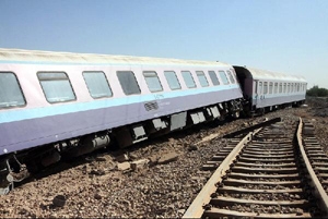 İran'da tren raydan çıktı: 4 Ölü
