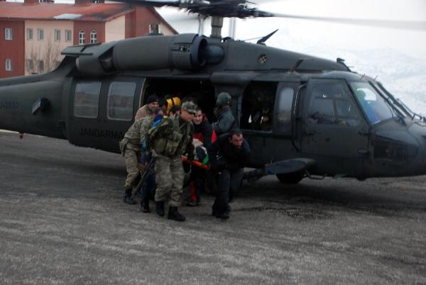Domuz saldırsında yaralanan vatandaşı askerler kurtardı