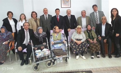 CHP'lilerden yaşlılara moral ziyareti