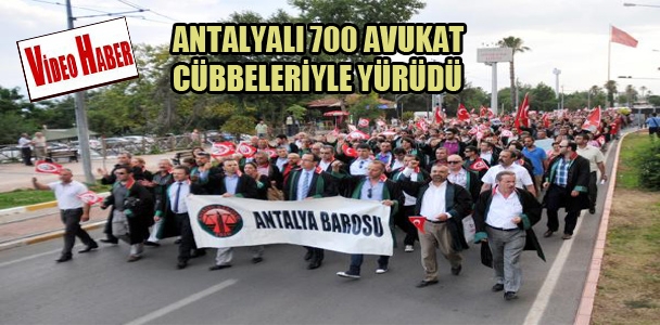 Antalya'lı 700 avukat cübbeleriyle yürüdü