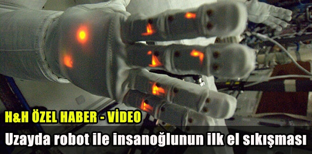 Uzayda robot ile insanoğlunun ilk el sıkışması