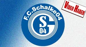 Schalke 04 taraftarları Taksim'de